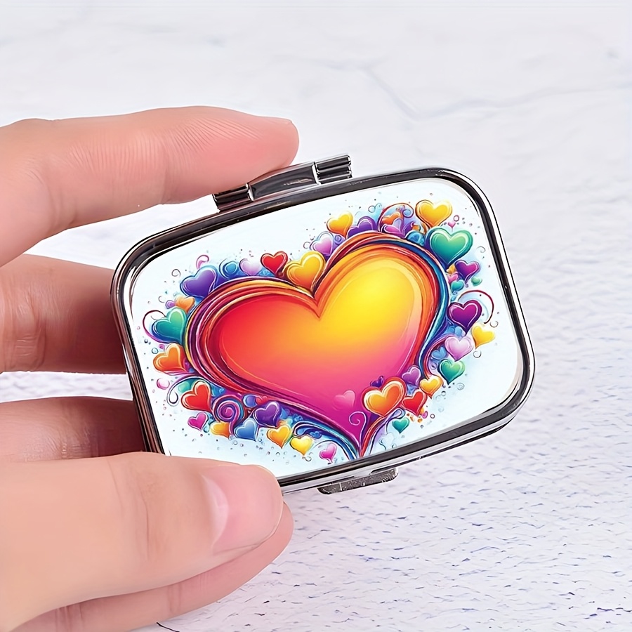 Jewelry Making Store - ハート型のミニピルボックス、二層構造、携帯用金属製収納ボックス、旅行やアウトドア活動に最適、錠剤、ビタミン、ジュエリーの収納に理想的、ユニークなギフトにもなります。