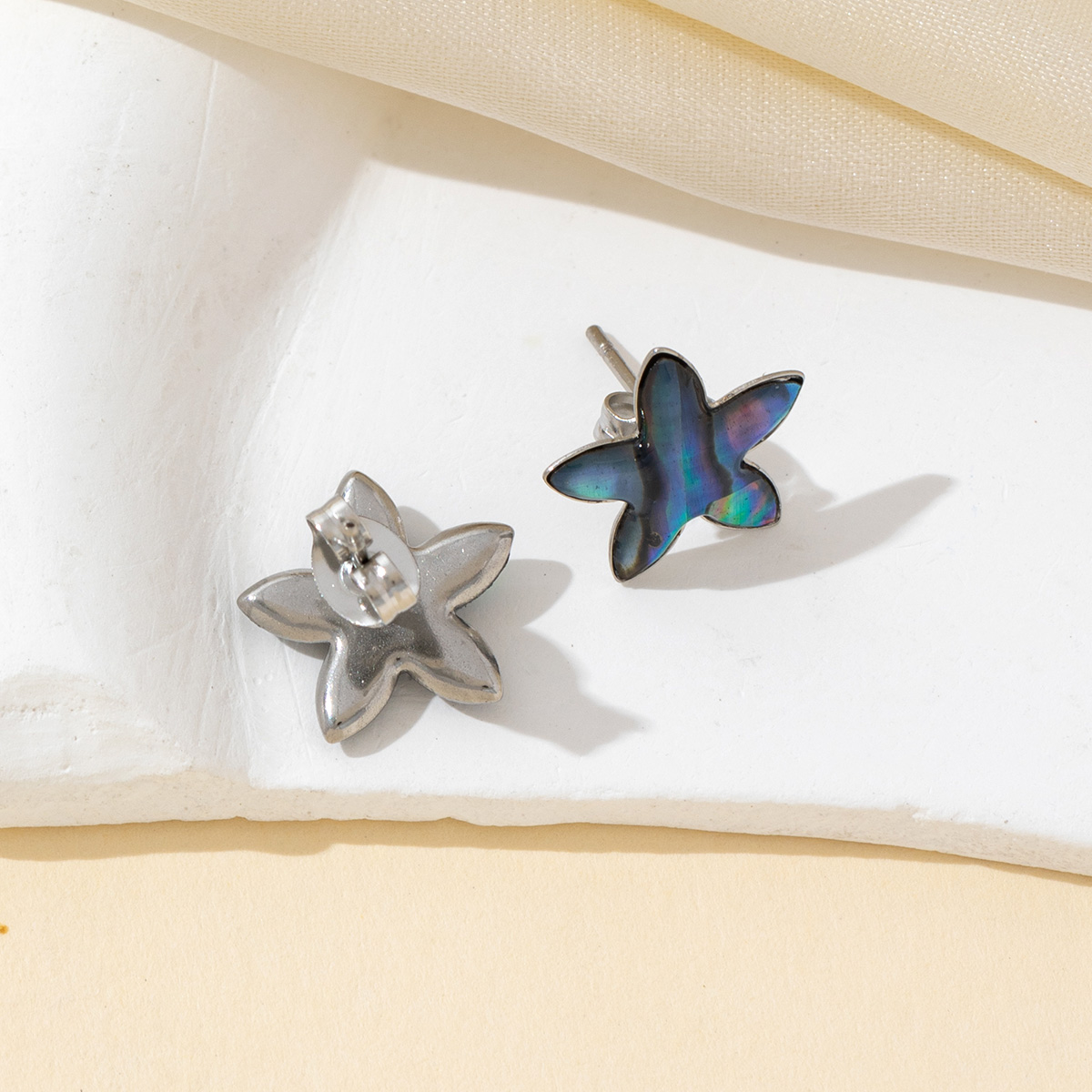 2 個ナチュラルファインシェル白花びら形状絶妙なチャーム儀式 - Jewelry Making Place のレビューと価格