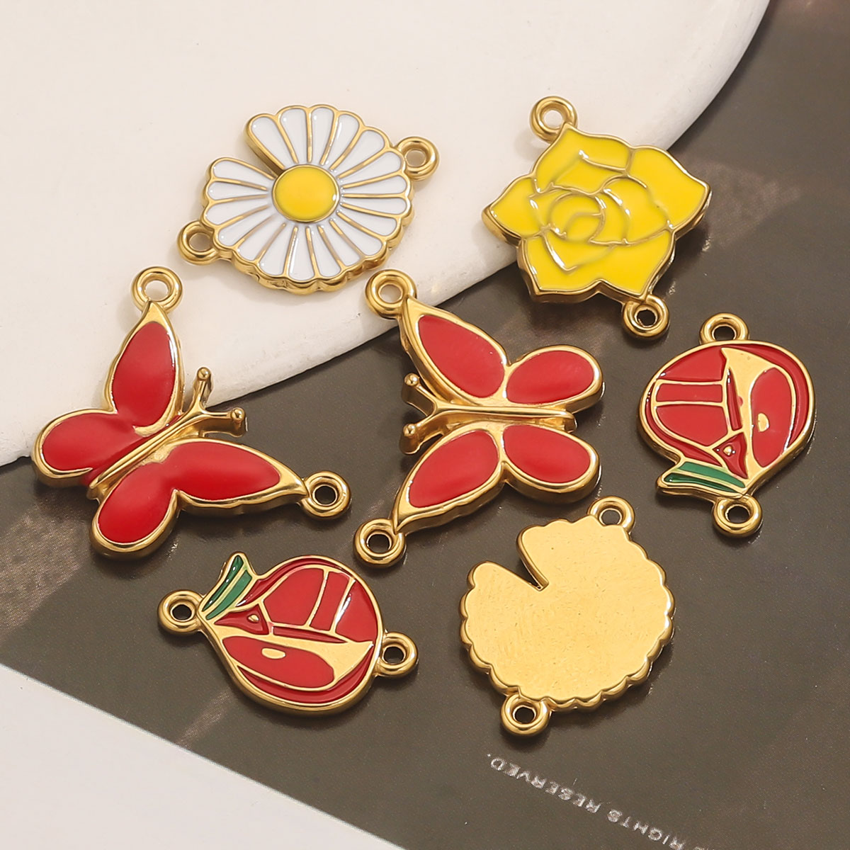 4 個ステンレス鋼エナメルヴィンテージフラワーチャームゴール - Jewelry Making Materials Wholesale のレビューと価格